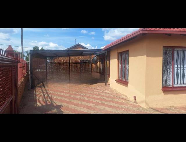 3 BEDROOM HOUSE FOR SALE IN SOSHANGUVE VV